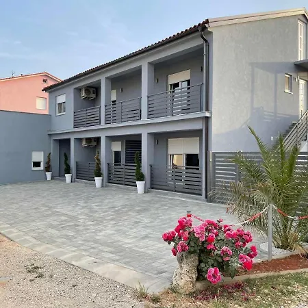 Maleo Apartment *
