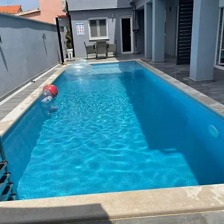 Maleo Apartment