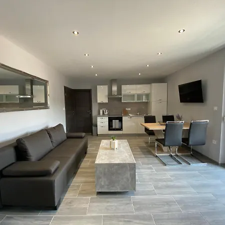 Maleo Apartment