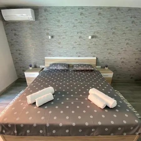 Maleo Apartment *