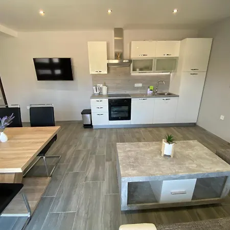 Maleo Apartment