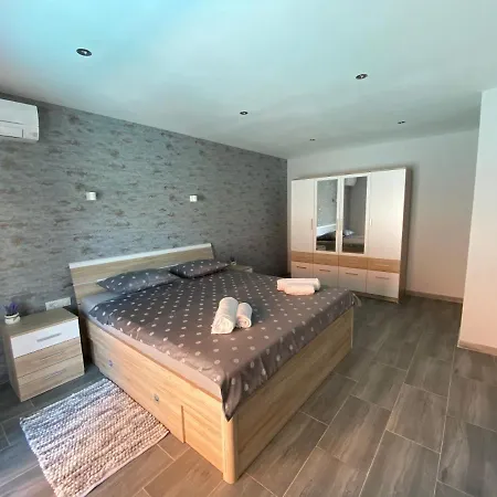 Maleo Apartment *