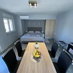 شقة Maleo