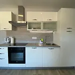 شقة Maleo
